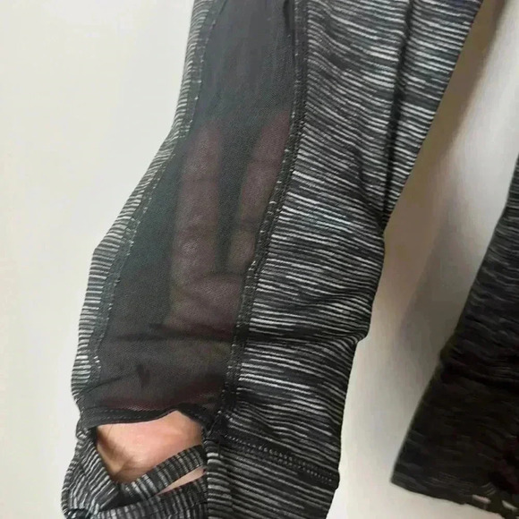 Athleta Mind Over Mat Capri Leggings Black and White Women Size XXS Yoga Workout - Picture 7 of 15